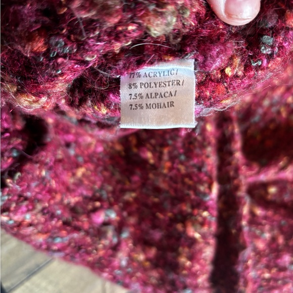 Chunky Knit Alps Burgundy Cardigan with alpaca and mohair - Picture 6 of 6